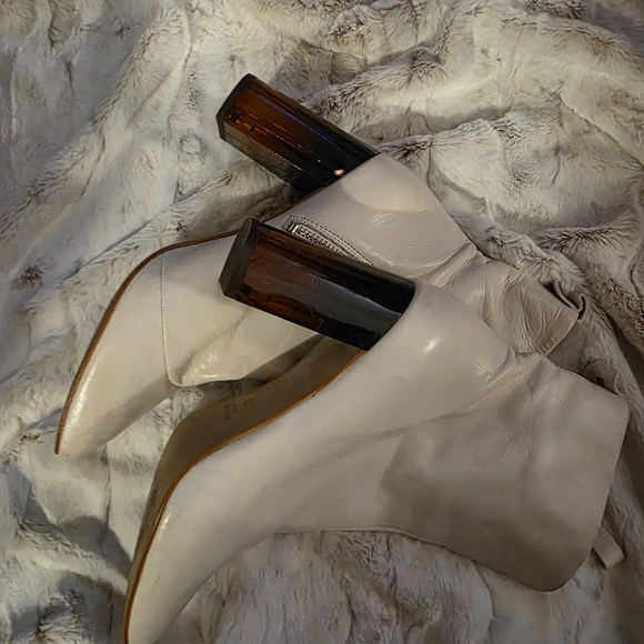 Kurt Geiger Ivory Lucite Brown Heel - Picture 7 of 11